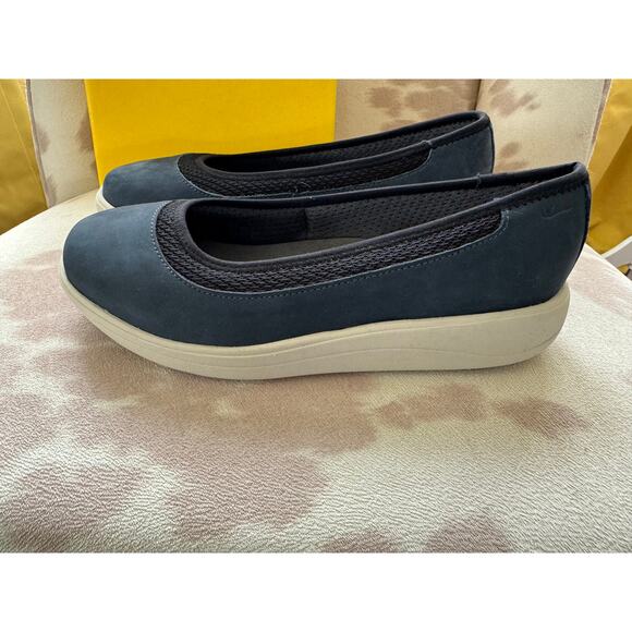 Strive Women’s Hampton Navy 7.5 M with Box - Picture 4 of 7